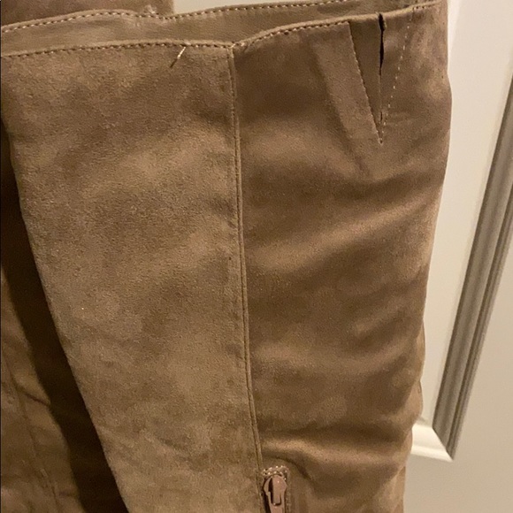 Boots - Picture 3 of 4